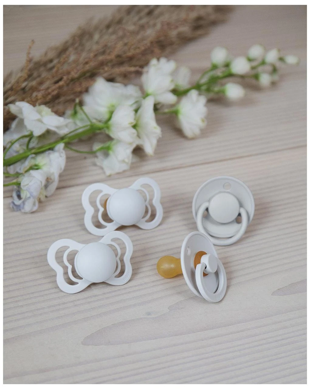 Set 2 Ciucci Tettarella Simmetrica In Gomma Naturale 0/6 Mesi - Colore Haze E Rosa - Bibs 7 Set 2 Ciucci Tettarella Simmetrica In Gomma Naturale 0/6 Mesi - Colore Haze E Rosa - Bibs - immagine 5