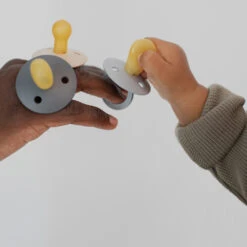 Set 2 Ciucci Tettarella Anatomica In Gomma Naturale 6/18 Mesi - Colore Vaniglia E Cloud - Bibs -milk powder shop 64fecc77 xz 1345894 7