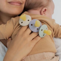 Set 2 Ciucci Tettarella Anatomica In Gomma Naturale 6/18 Mesi - Colore Vaniglia E Cloud - Bibs -milk powder shop dc1b19f3 xz 1345894 6
